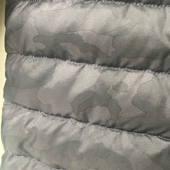 Lululemon Pack it Down Jacket Sz 12 Camo - Picture 4 of 6